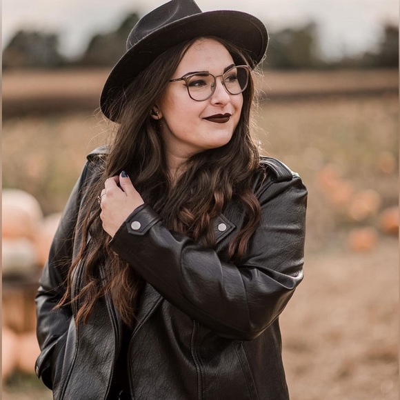 Meet your Posher, Shelby - Picture 1 of 1